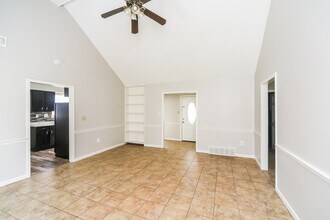 4595 S Berrypick Ln in Memphis, TN - Foto de edificio - Building Photo