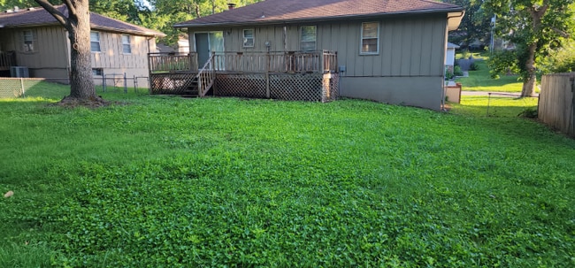 400 SW Sandstone Dr in Blue Springs, MO - Building Photo - Building Photo