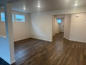 340 Greencrest St NE in Salem, OR - Building Photo - Building Photo