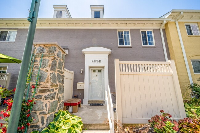property at 4173 S Four Mile Run Dr
