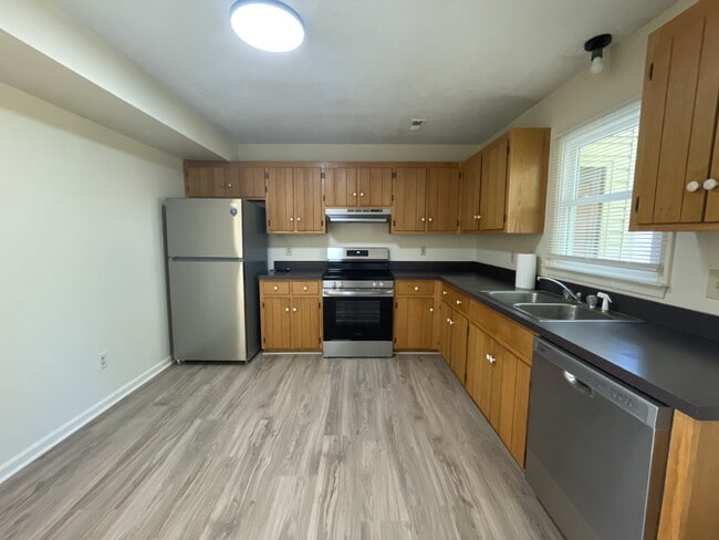 156 Cedar Crest Dr in Madison Heights, VA - Building Photo - Building Photo