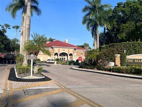 231 SW 116th Ave in Pembroke Pines, FL - Building Photo - Building Photo