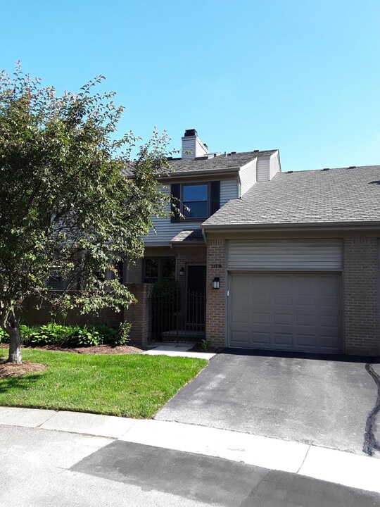 38640 Evonshire in Farmington Hills, MI - Building Photo