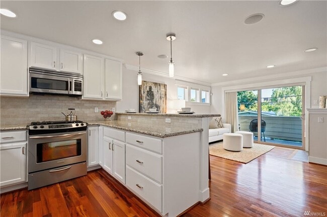 2044 NW 63rd St in Seattle, WA - Building Photo - Building Photo