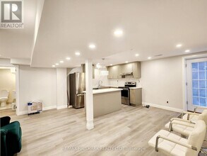 9 Pugsley Ave in Richmond Hill, ON - Building Photo - Building Photo