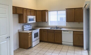 2360 Jagerson Ave in Kingman, AZ - Building Photo - Building Photo