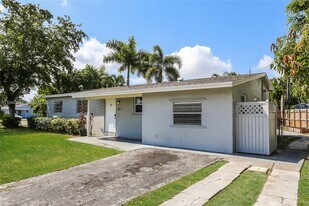 421 SW 64th Way in Pembroke Pines, FL - Building Photo