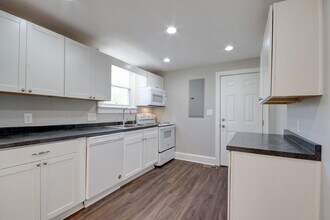 1279 Daniel St in Clarksville, TN - Building Photo - Building Photo