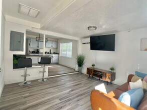 2706 W Tyson Ave in Tampa, FL - Building Photo - Building Photo