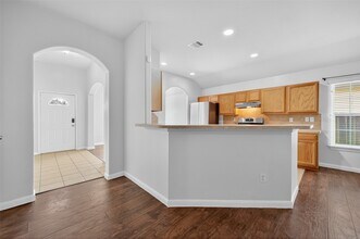 8002 Colonial Ln in Houston, TX - Building Photo - Building Photo