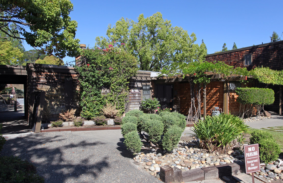 Oak Apartments in Novato, CA - Building Photo