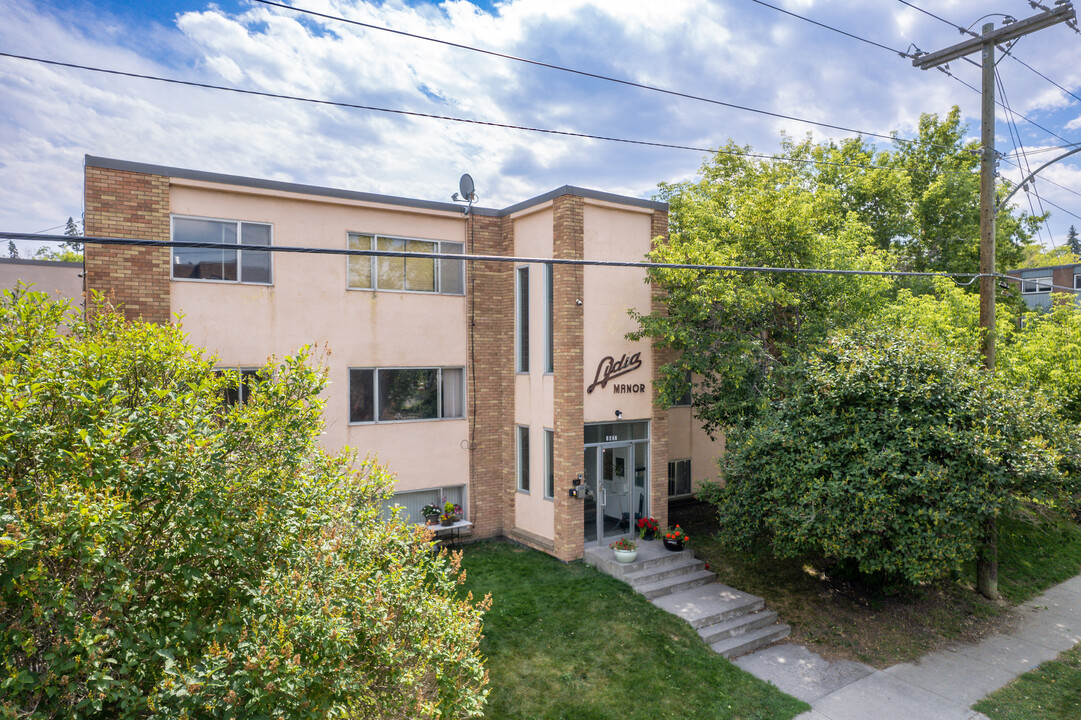 Lydia Manor in Calgary, AB - Building Photo