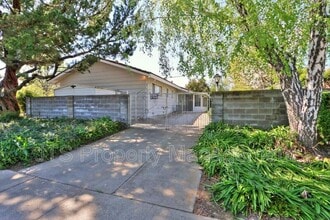 1200 Gary Way in Carmichael, CA - Building Photo - Building Photo