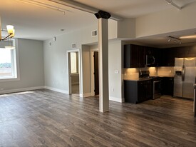 39 E Market St, Unit The Everett in Akron, OH - Building Photo