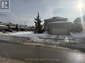 127 Birchwood Dr in Barrie, ON - Building Photo