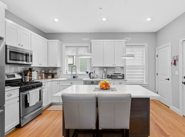 property at 25 Chilcott Pl