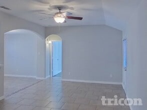 8617 Silverbell Ln in Fort Worth, TX - Foto de edificio - Building Photo