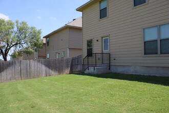 1410 Durango Run in San Antonio, TX - Building Photo - Building Photo
