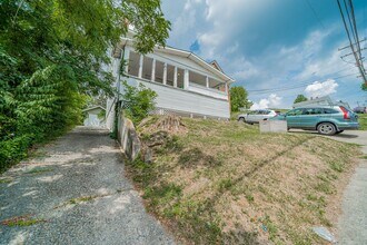713 Price St in Morgantown, WV - Building Photo - Building Photo