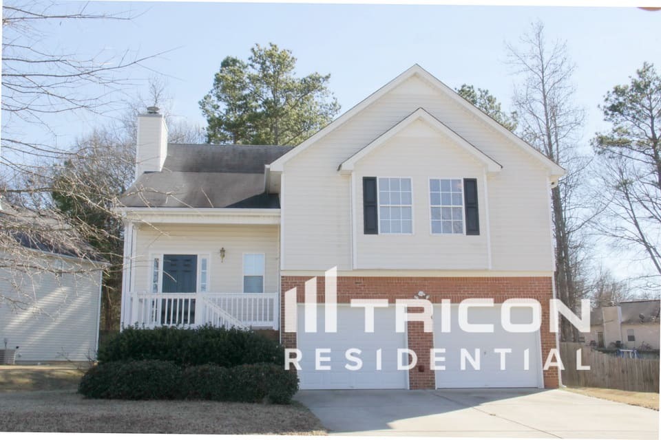 8456 Brook Lake Ln in Douglasville, GA - Foto de edificio