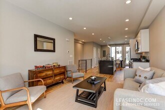 158 Todd Pl NE in Washington, DC - Foto de edificio - Building Photo