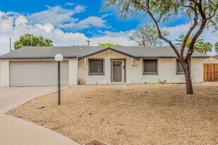 10833 N 38th Pl in Phoenix, AZ - Building Photo