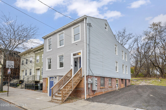 69 2nd St in Albany, NY - Building Photo - Building Photo