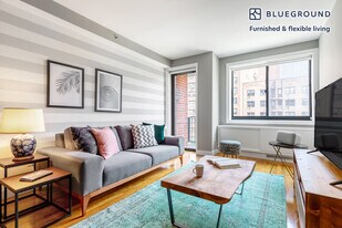 101 W 15th St in New York, NY - Building Photo