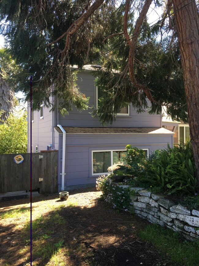 4012 Lambert Rd in El Sobrante, CA - Building Photo - Building Photo