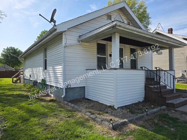 524 Chiles St in Carlinville, IL - Building Photo - Building Photo