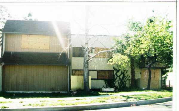 141 E Jackson St in Rialto, CA - Building Photo