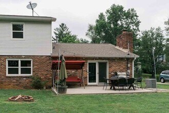 2212 E Queens Way in Bloomington, IN - Building Photo - Building Photo