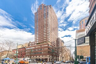 45 W 67th St in New York, NY - Building Photo