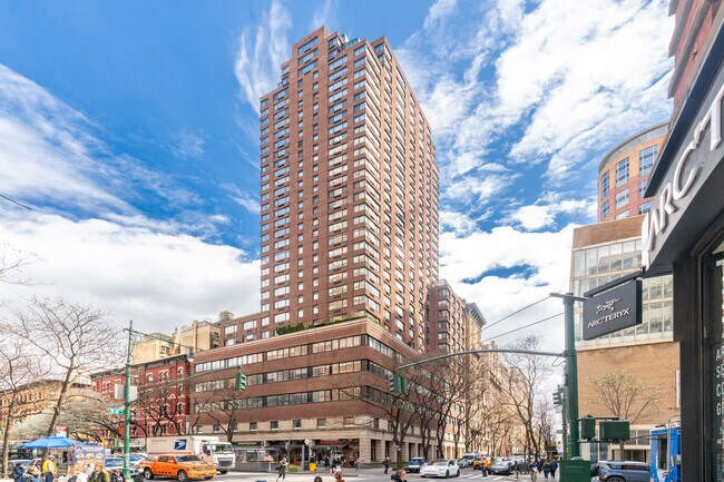 45 W 67th St