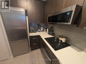 2501 Saw Whet Blvd. in Oakville, ON - Building Photo - Building Photo