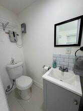 6242 SW 24th St in Miramar, FL - Foto de edificio - Building Photo