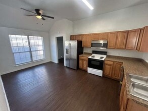 2805 Spanish Bay Ln in Dallas, TX - Building Photo - Building Photo