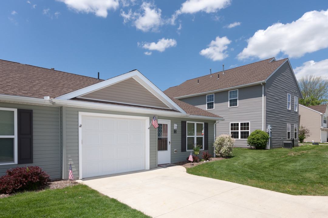 Meadow Wood Apartments in Salem, OH - Building Photo