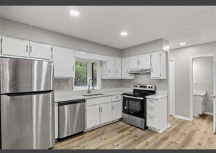 338 Bradley Woods Ct NW in Lilburn, GA - Building Photo - Building Photo