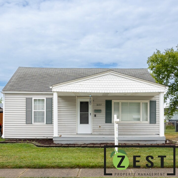 26811 Blumfield St in Roseville, MI - Building Photo