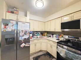 105-24 171st Pl in Queens, NY - Building Photo