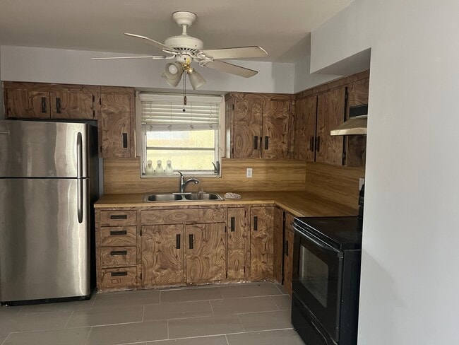 2326 Cres Ridge Rd in Daytona Beach, FL - Building Photo - Building Photo