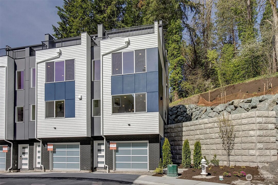 17341 90th Dr NE in Bothell, WA - Foto de edificio