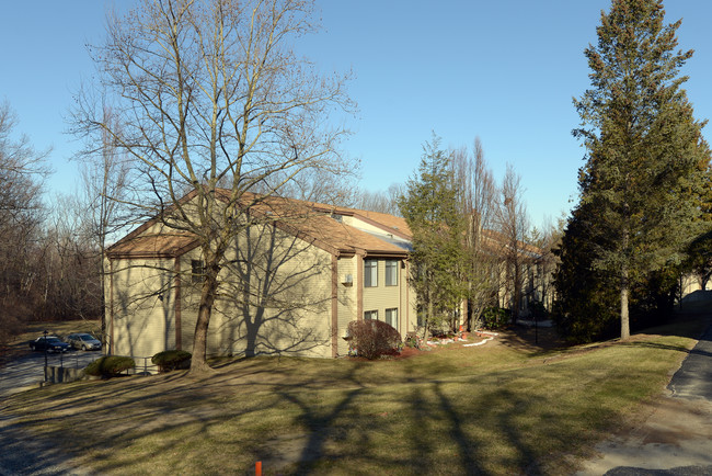 Washington Hill Apartments in Lincoln, RI - Foto de edificio - Building Photo