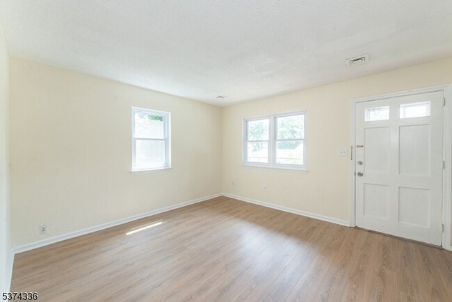 18 Pleasant View Ave in Bloomingdale, NJ - Building Photo - Building Photo
