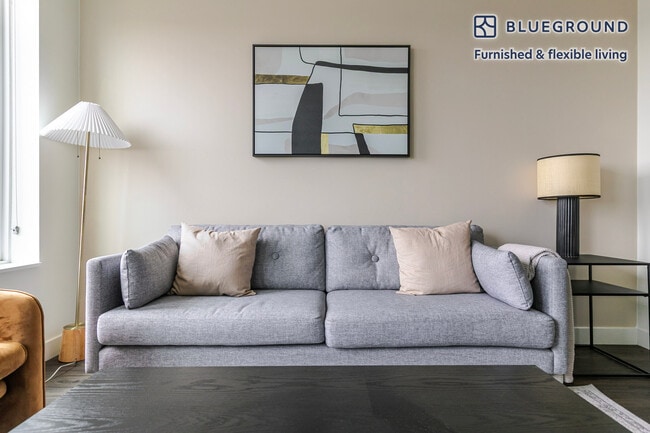 100 N Addison Ave, Unit SI FL6-ID1277 in Elmhurst, IL - Foto de edificio - Building Photo