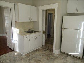 2080 Halstead Ave, Unit 2 in Lakewood, OH - Building Photo - Building Photo
