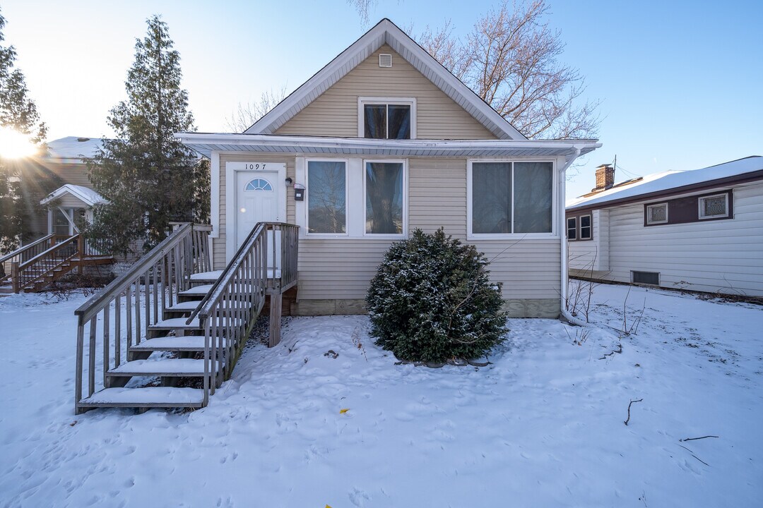 1097 24th Ave SE in Minneapolis, MN - Building Photo