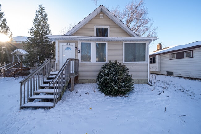 property at 1097 24th Ave SE