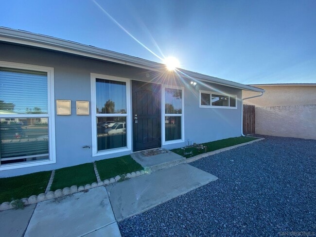 4384 Clairemont Dr in San Diego, CA - Building Photo - Building Photo